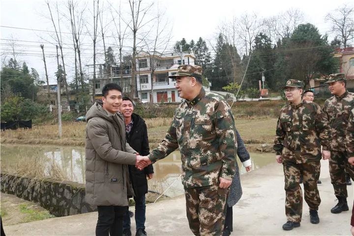 军旗飘扬在战贫战场——武警贵州省总队倾力帮扶松桃苗族自治县大坪场镇脱贫攻坚纪实