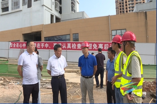 龙群跃调研城镇小区配套幼儿园建设及城区学校开学准备等工作