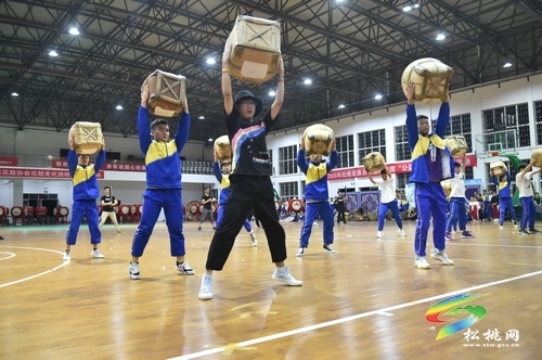 【庆丰收·迎小康】鼓声震天响 一步跨千年