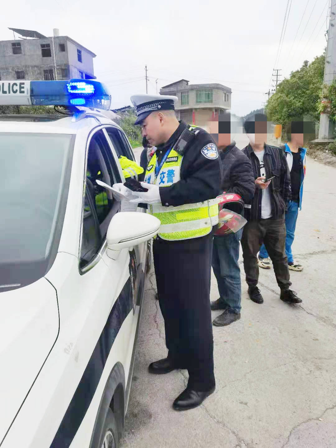 【网络中国节·清明】松桃交警圆满完成清明节交通安全保卫任务