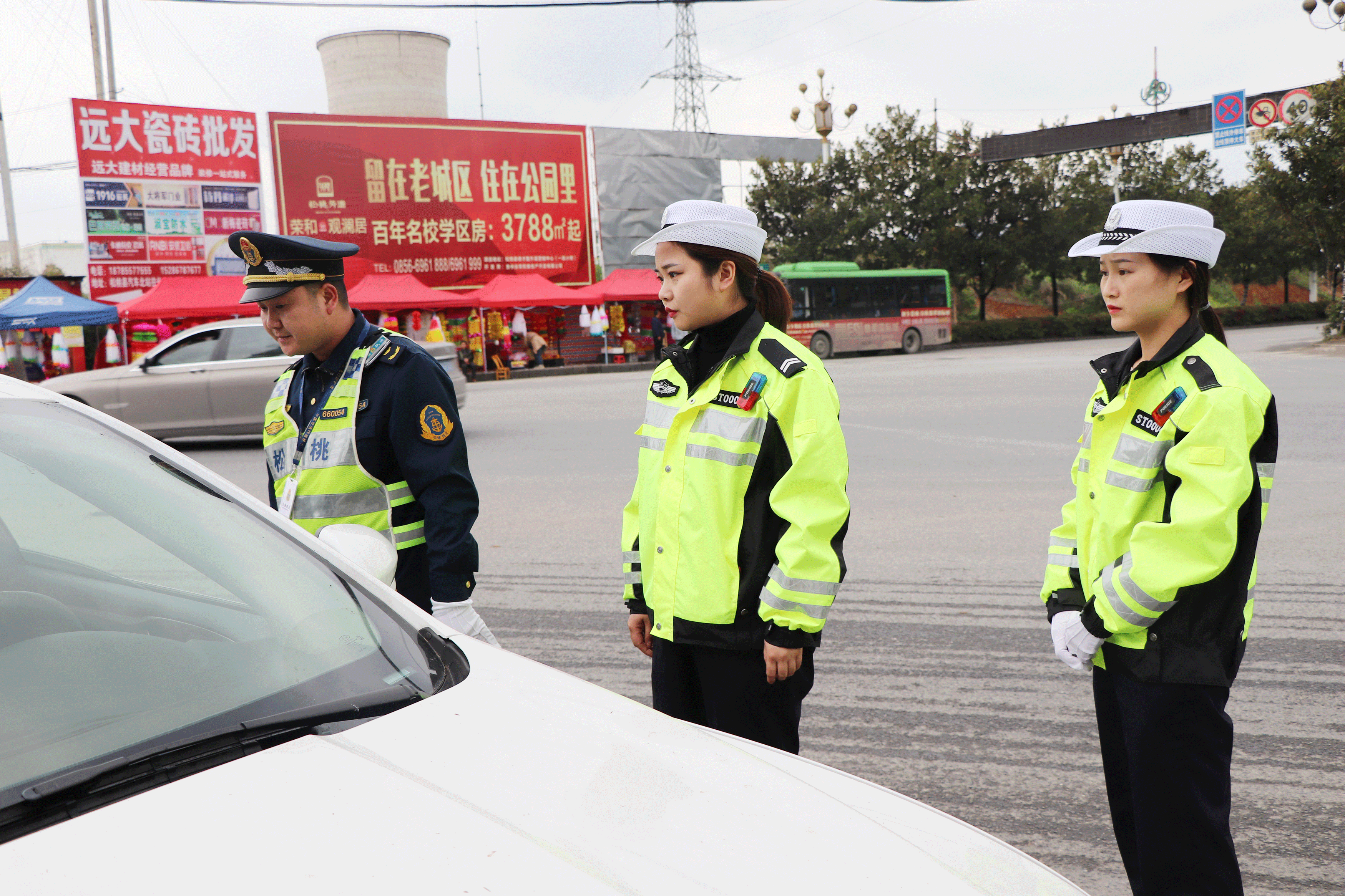 【网络中国节·清明】松桃交警圆满完成清明节交通安全保卫任务