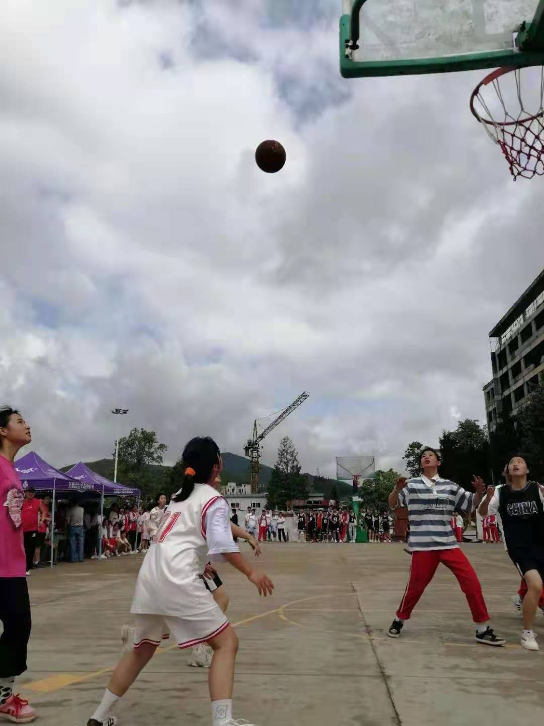 孟溪中学举行第44届趣味篮球运动会