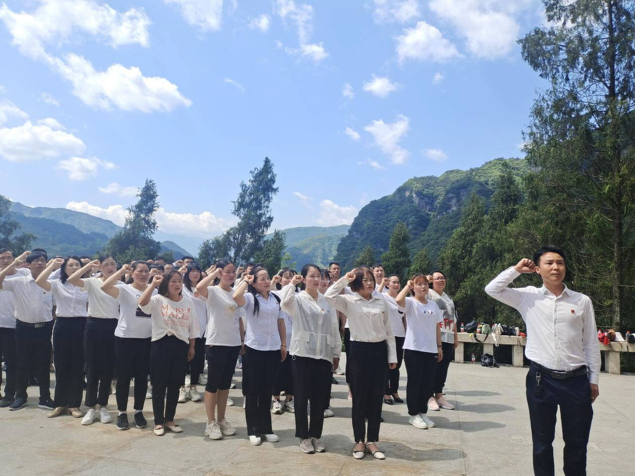 【奋斗百年路 启航新征程】盘信镇民族完小赴印江木黄红色教育基地开展党史学习教育