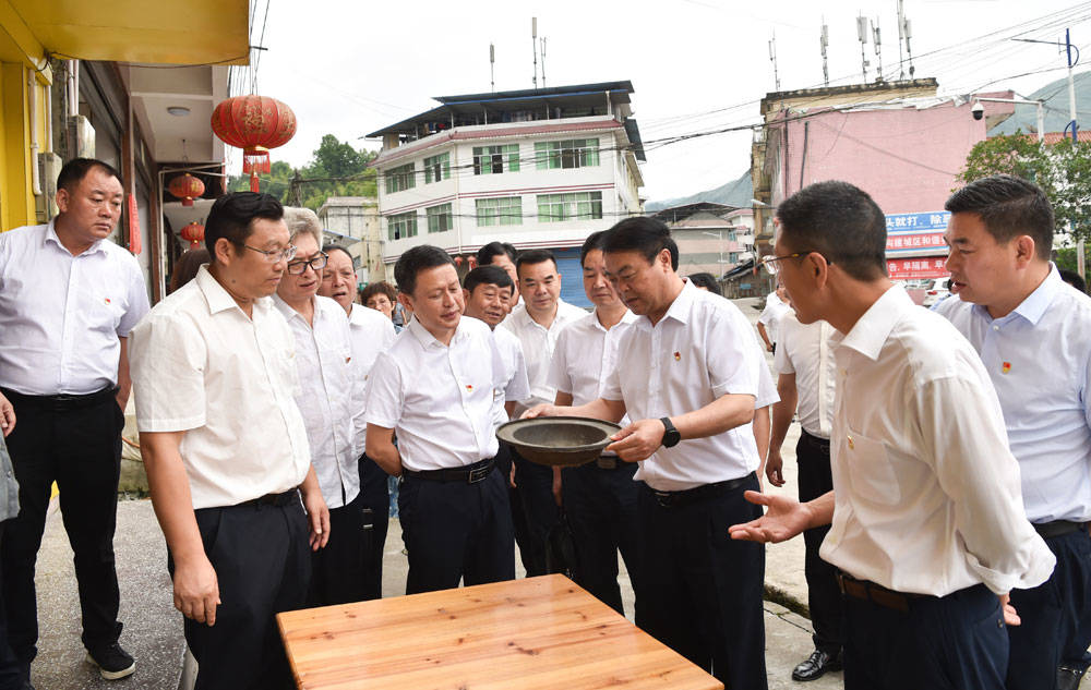 松桃赴石梁乡开展“重走长征路，再忆革命情”党史学习教育