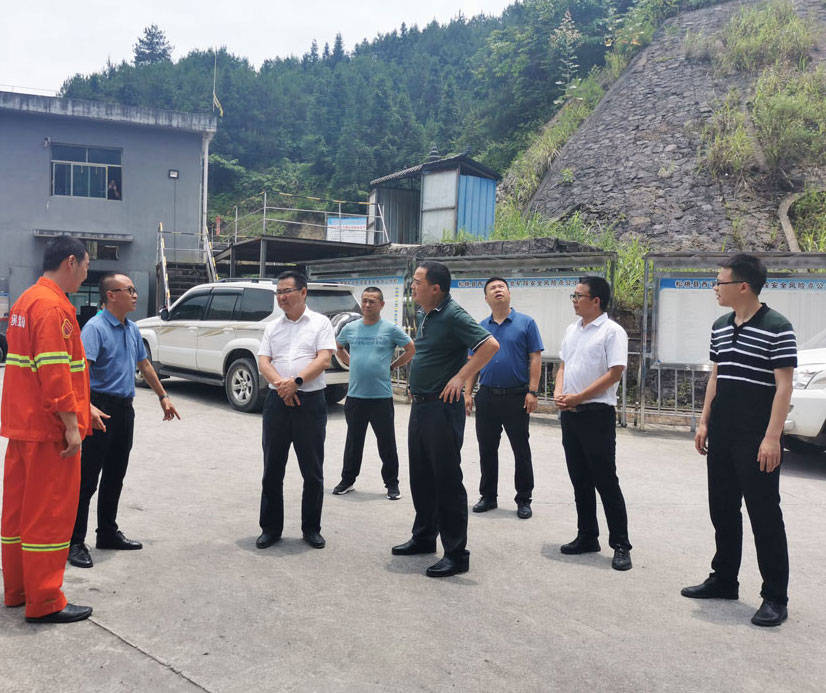 叶栋槺来松桃调研锰矿山及土地开发工作