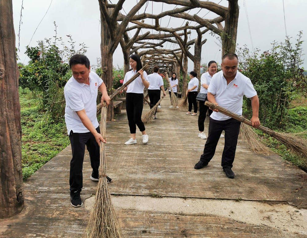 【奋斗百年路　启航新征程】松桃第三完小与大坪场镇干串村党支部开展庆祝建党100周年“七一”联建活动