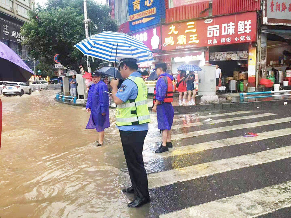 松桃“荧光绿”守护平安 传递温暖