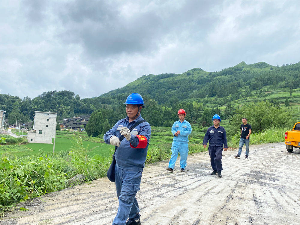 松桃供电局：强化隐患大排查 扎实做好汛期保电工作