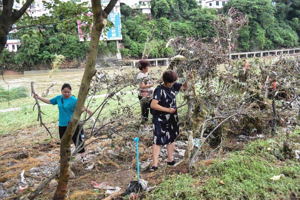 【我为群众办实事】蓼皋街道：整治河道卫生，扮靓松江河岸