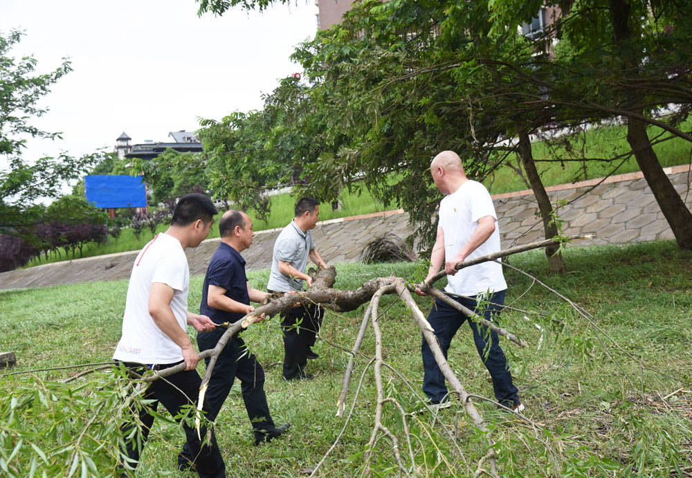 【我为群众办实事】蓼皋街道：整治河道卫生，扮靓松江河岸