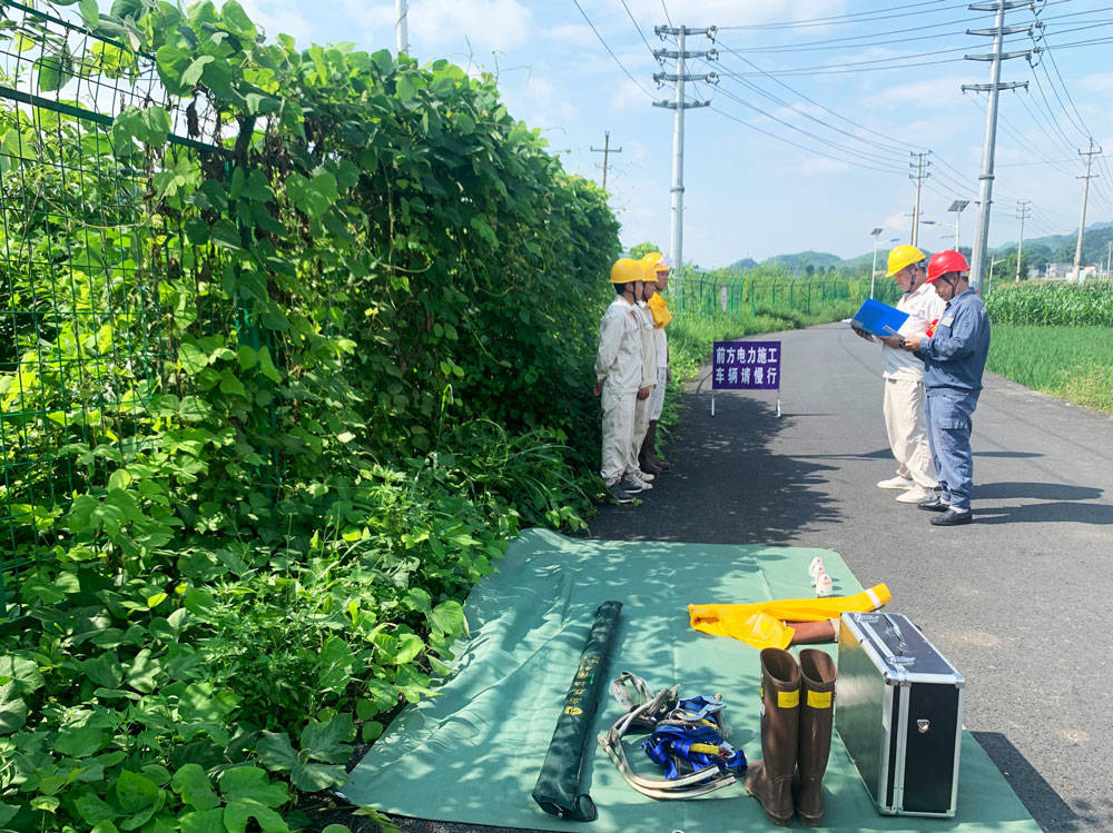 松桃供电局：不停电作业法 减少用户年平均停电时间和次数