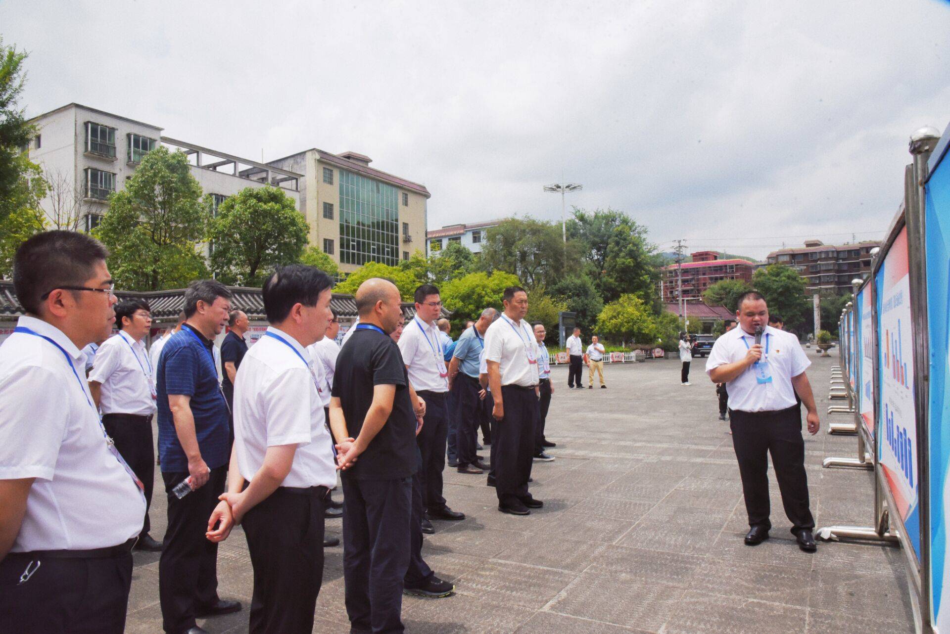 市域社会治理现代化现场观摩会走进松桃