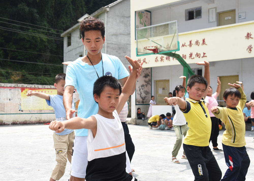 松桃：大学生参与支教实践，助力乡村振兴