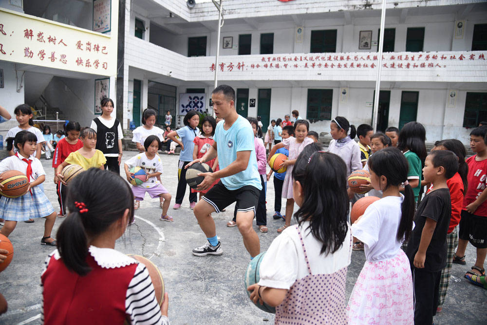 松桃：大学生参与支教实践，助力乡村振兴