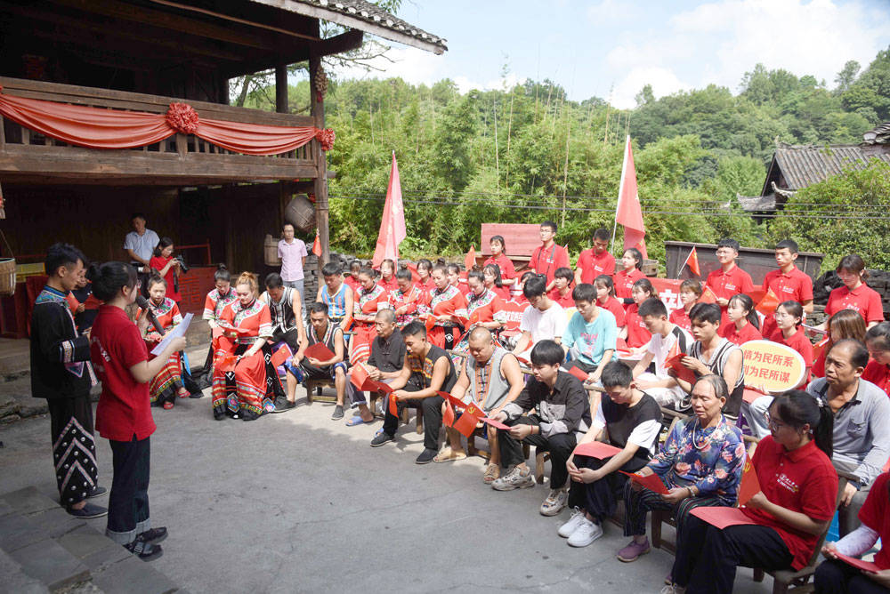 松桃：“七一”宣讲进基层，苗汉双语暖民心