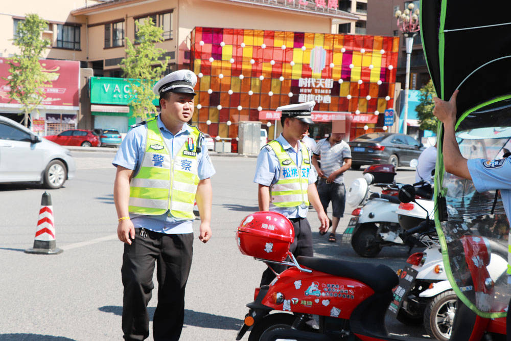 松桃交警大队扎实开展摩托车、电动摩托车交通违法整治工作