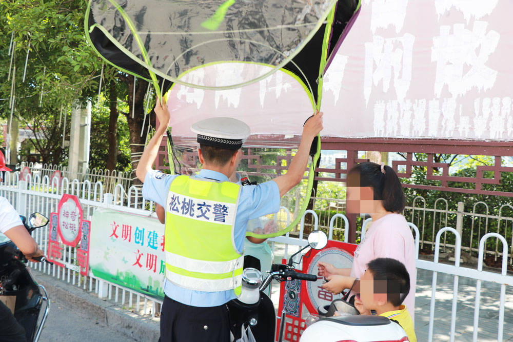 松桃交警大队扎实开展摩托车、电动摩托车交通违法整治工作