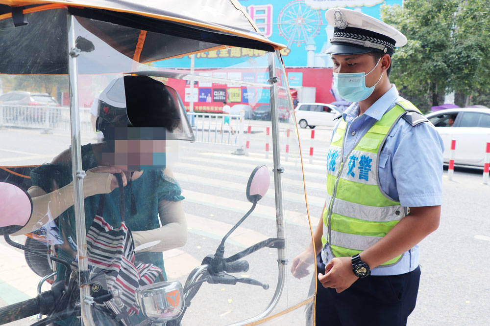 松桃交警大队组织开展交通违法行为专项整治行动