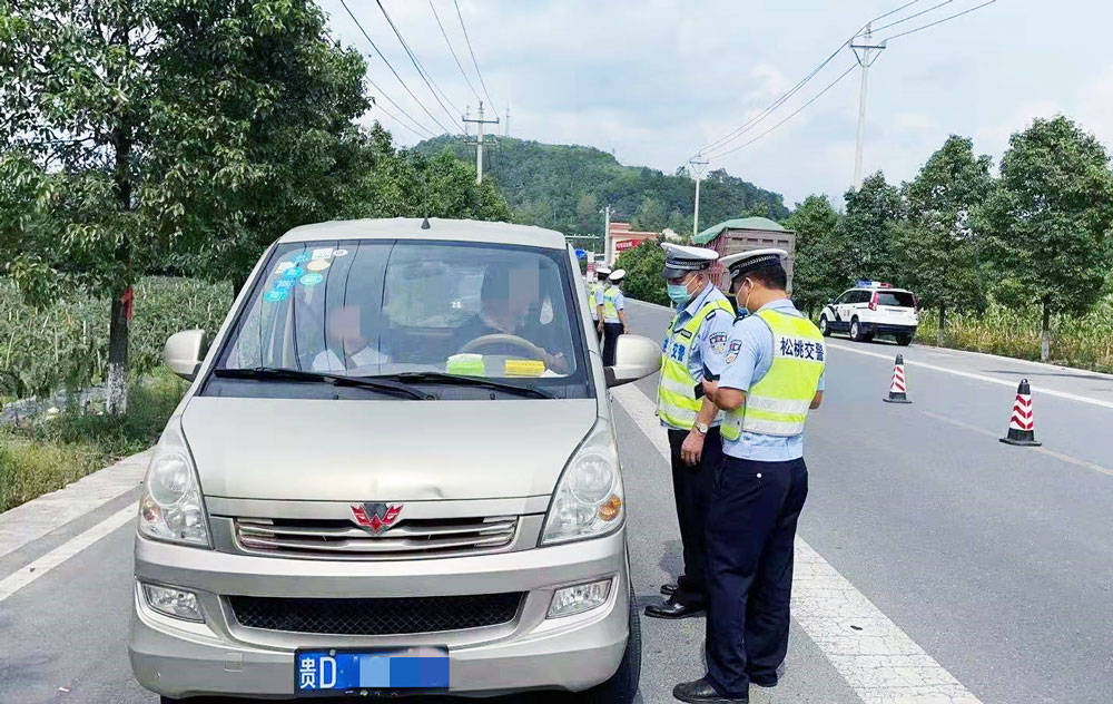 松桃交警大队组织开展交通违法行为专项整治行动