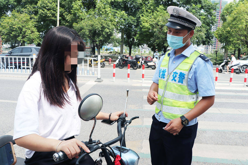 松桃交警大队组织开展交通违法行为专项整治行动