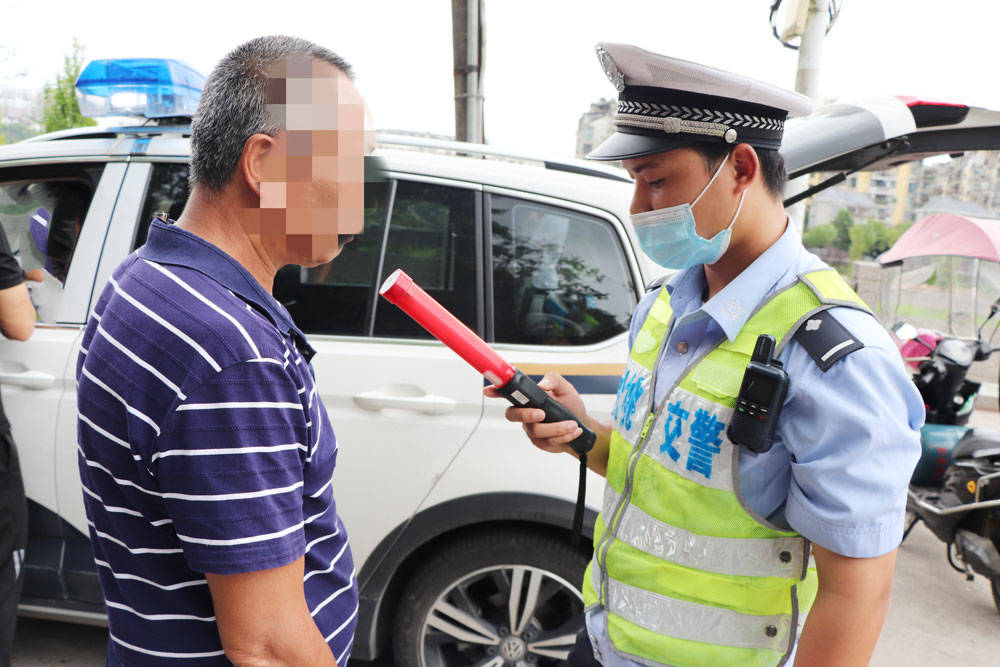 松桃交警大队从严治理摩托车、电动摩托车不松劲