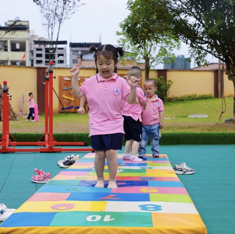 松桃实验幼儿园被评估为省级示范幼儿园