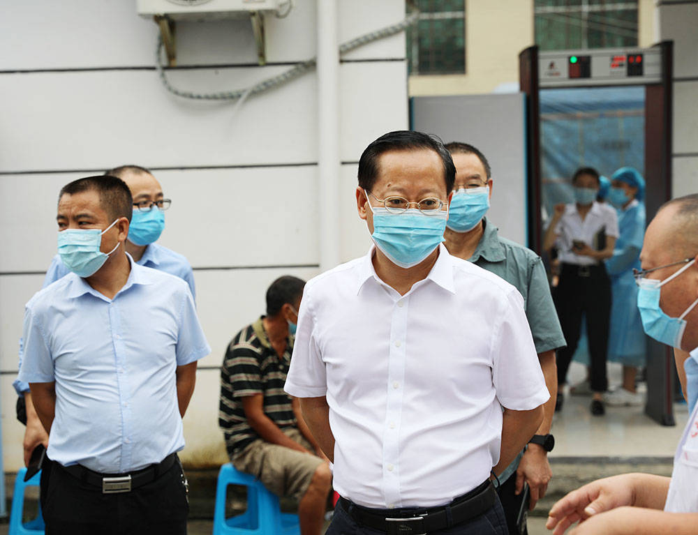 省疫情防控领导小组疫情监测管控救治组赴松桃开展新冠疫苗接种驻点督导工作