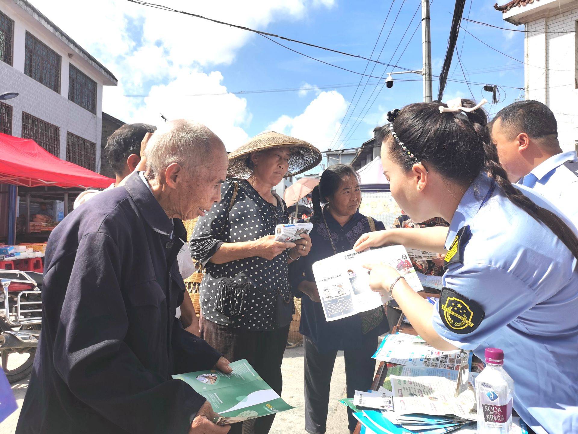 盘石镇多方联合开展知识宣传活动