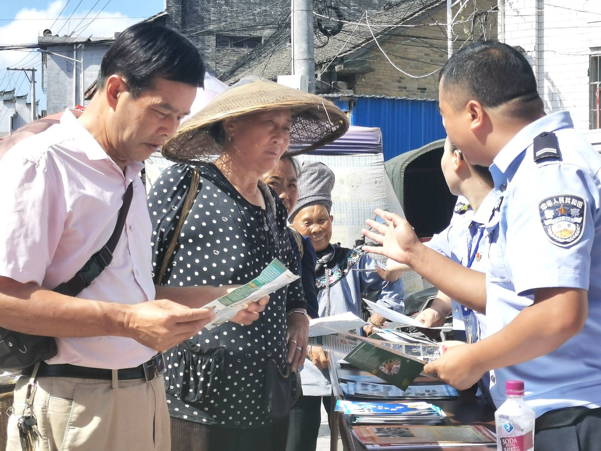 盘石镇多方联合开展知识宣传活动