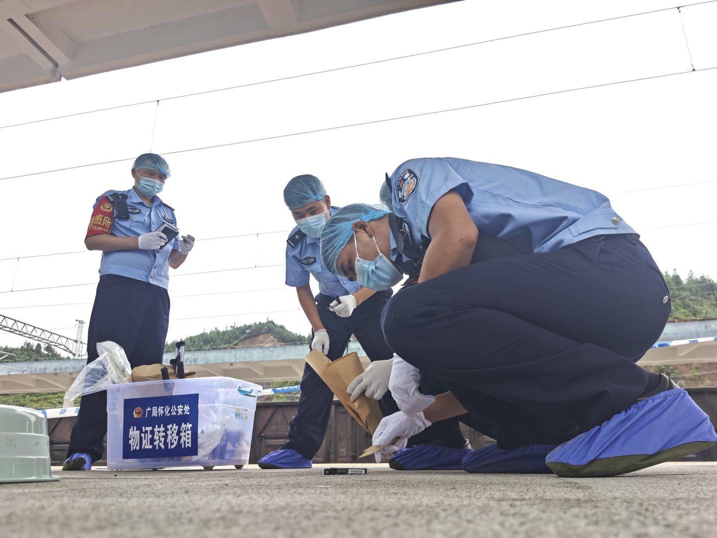 在蛛丝马迹中寻找案件真相—松桃所开展案件现场保护大练兵