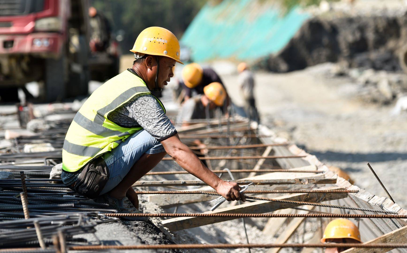 松桃：高速公路建设忙