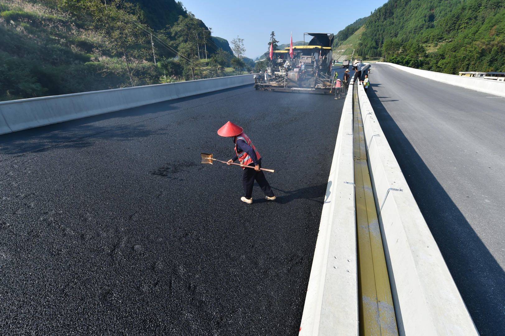 松桃：高速公路建设忙