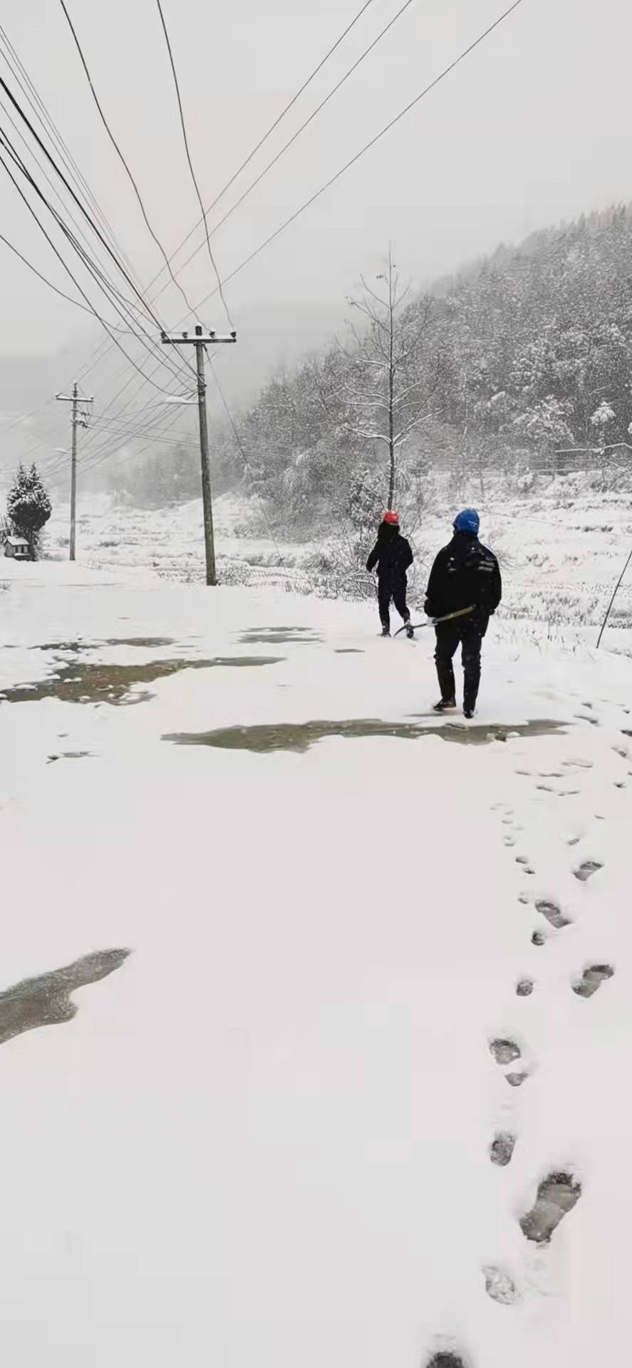 松桃供电局：积极应对雪凝天气