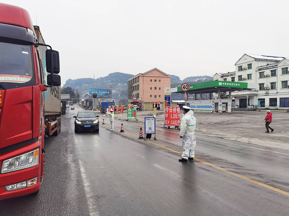 【节日我在岗】松桃交警圆满完成元旦期间道路安全保卫工作