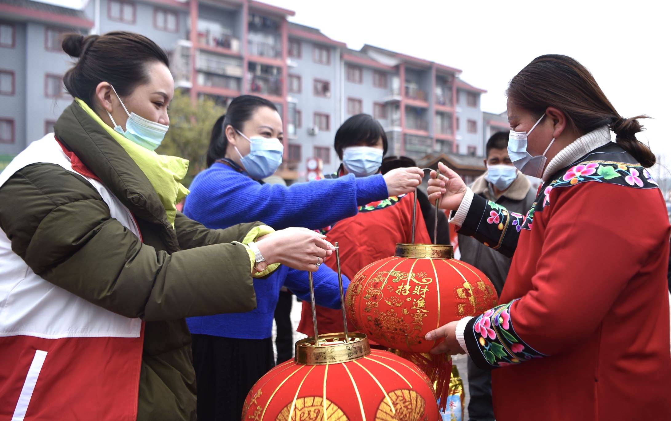 松桃“尚善苗乡情暖佳节”志愿服务活动走进团山社区