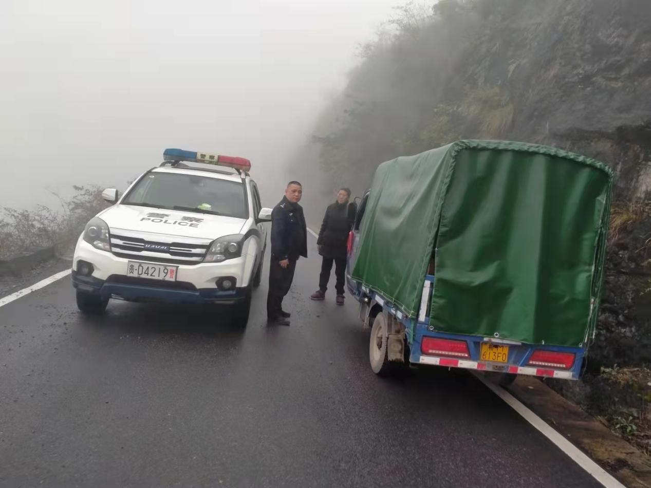 石梁乡开展“白天见警车，晚上见警灯”平安守护行动