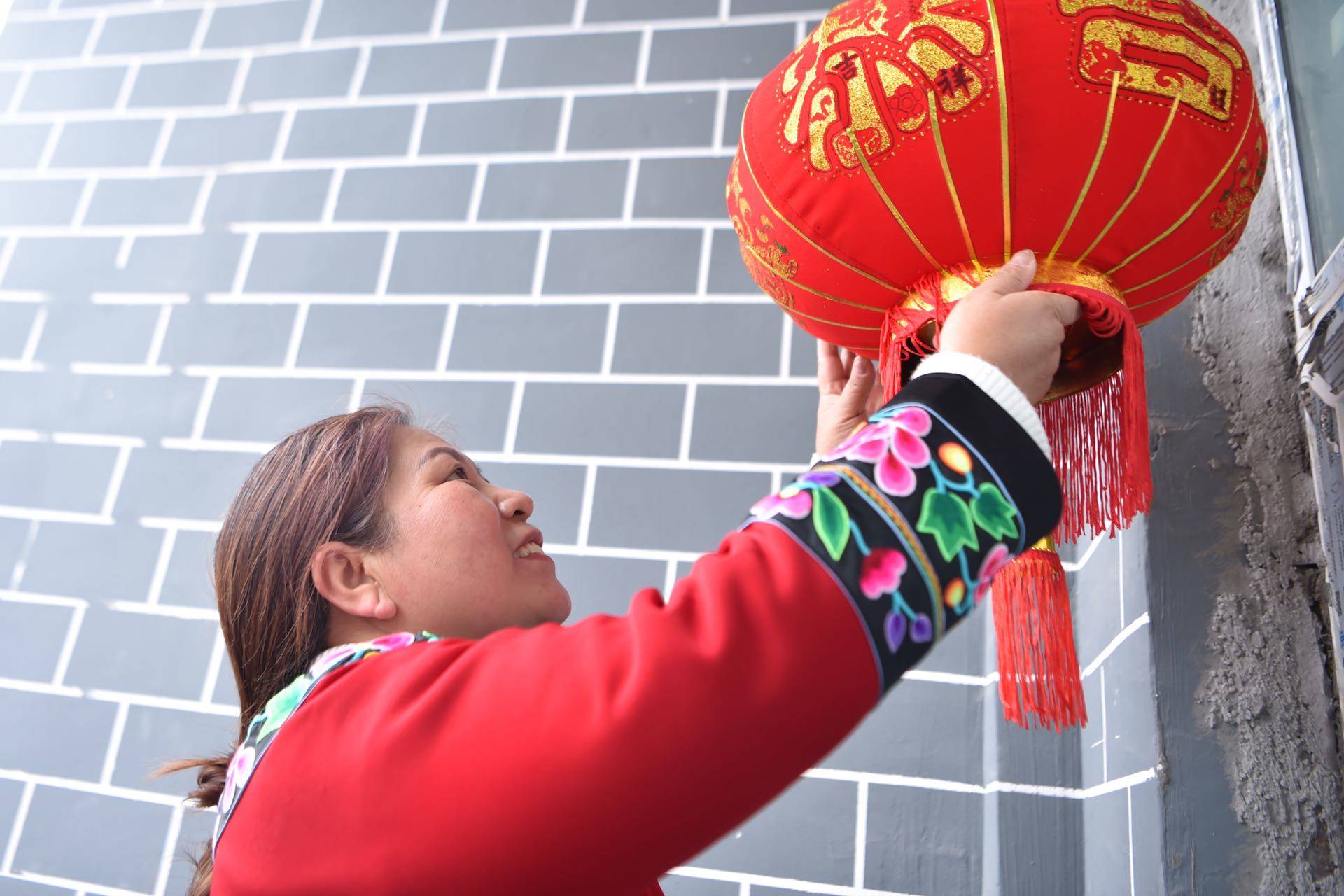 松桃:喜迎新年送春联 志愿服务暖民心