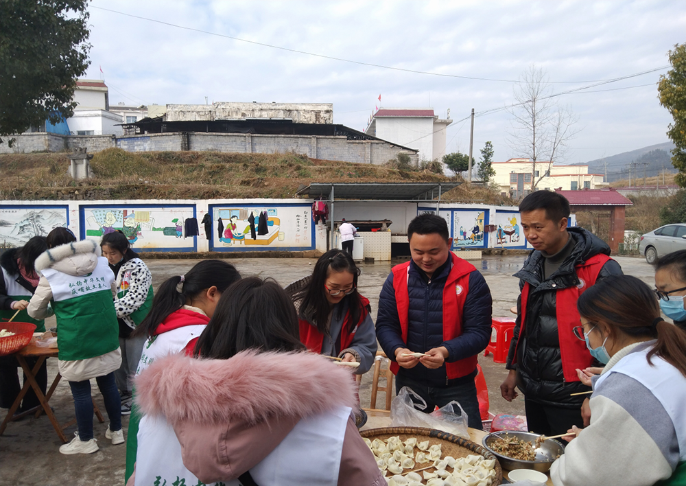 黄板镇：新时代文明实践“三送”活动　助推大美苗乡暖冬行动