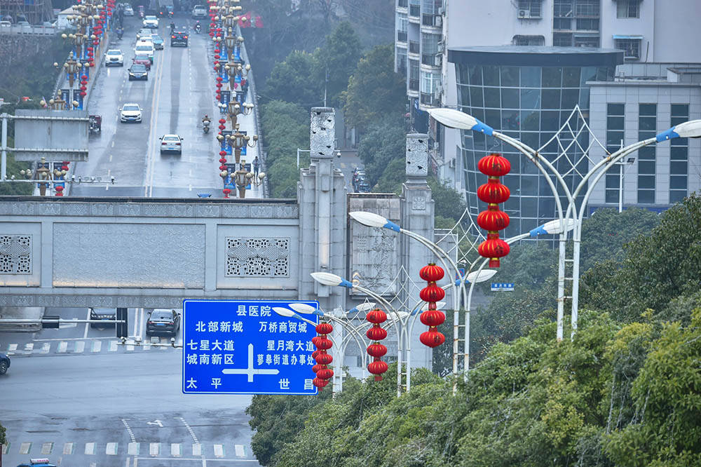 松桃：灯笼高挂　年味渐浓