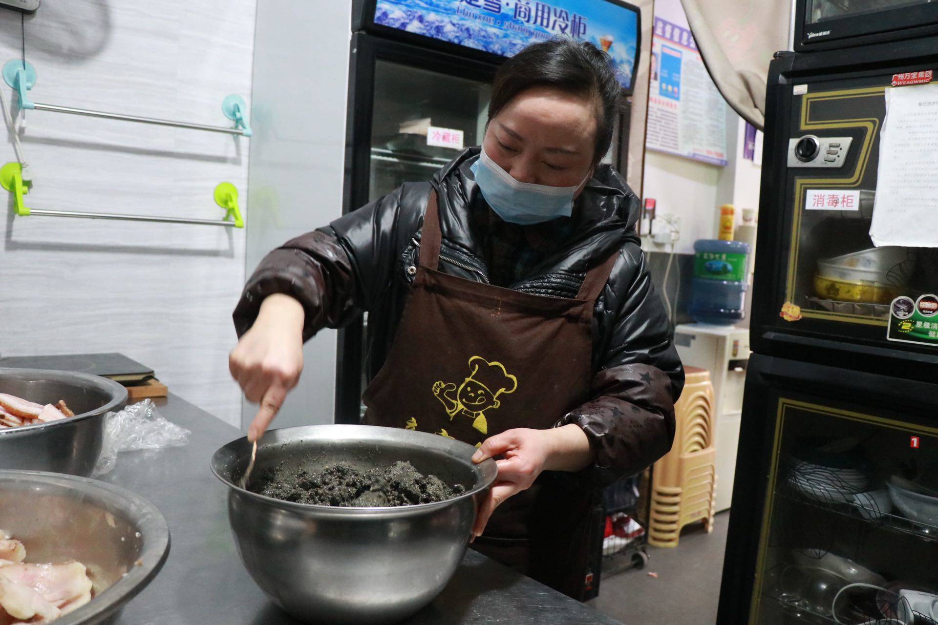 【新春走基层】松桃：特色扣肉销售旺