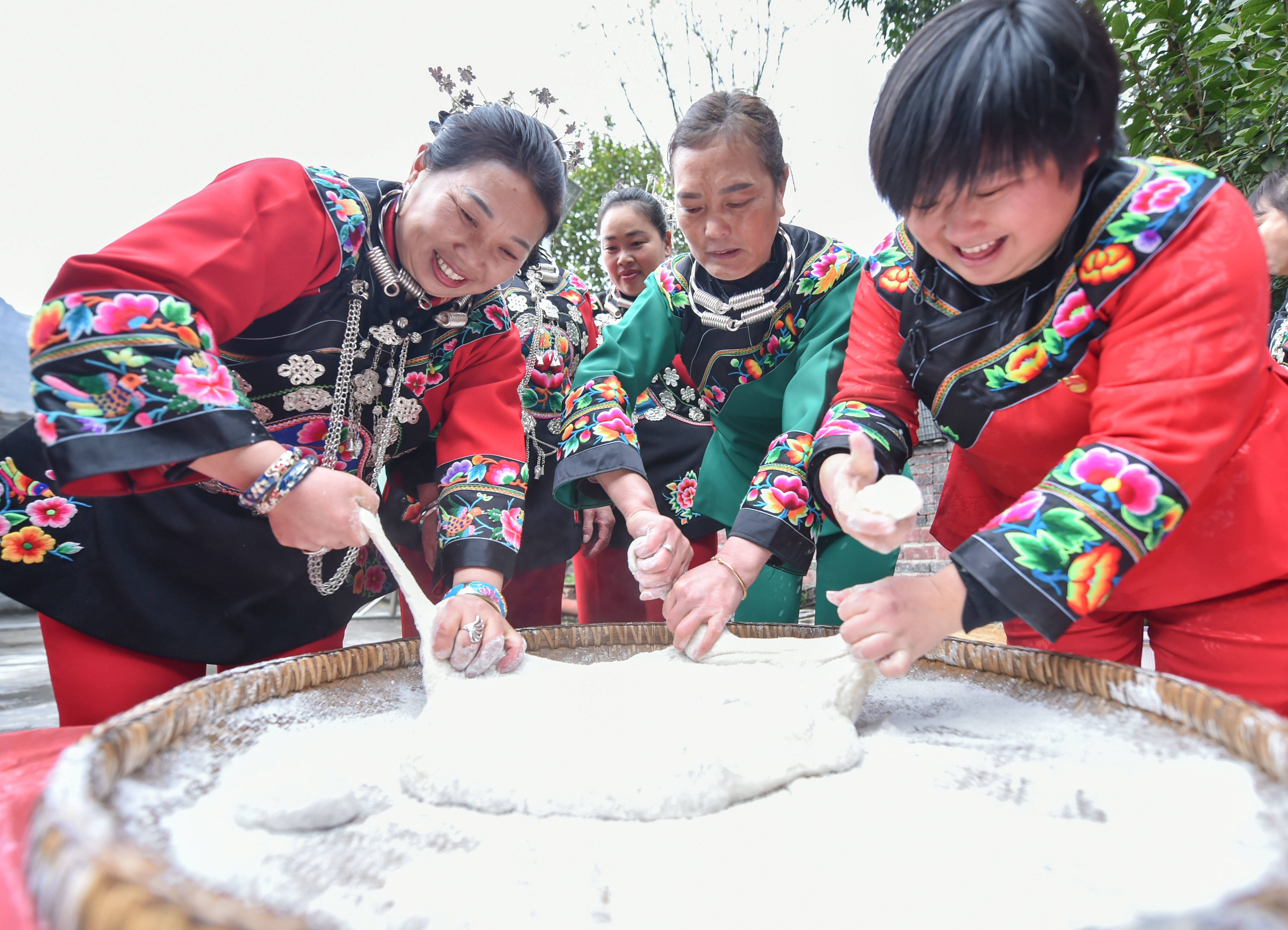 松桃：多彩民俗迎新年