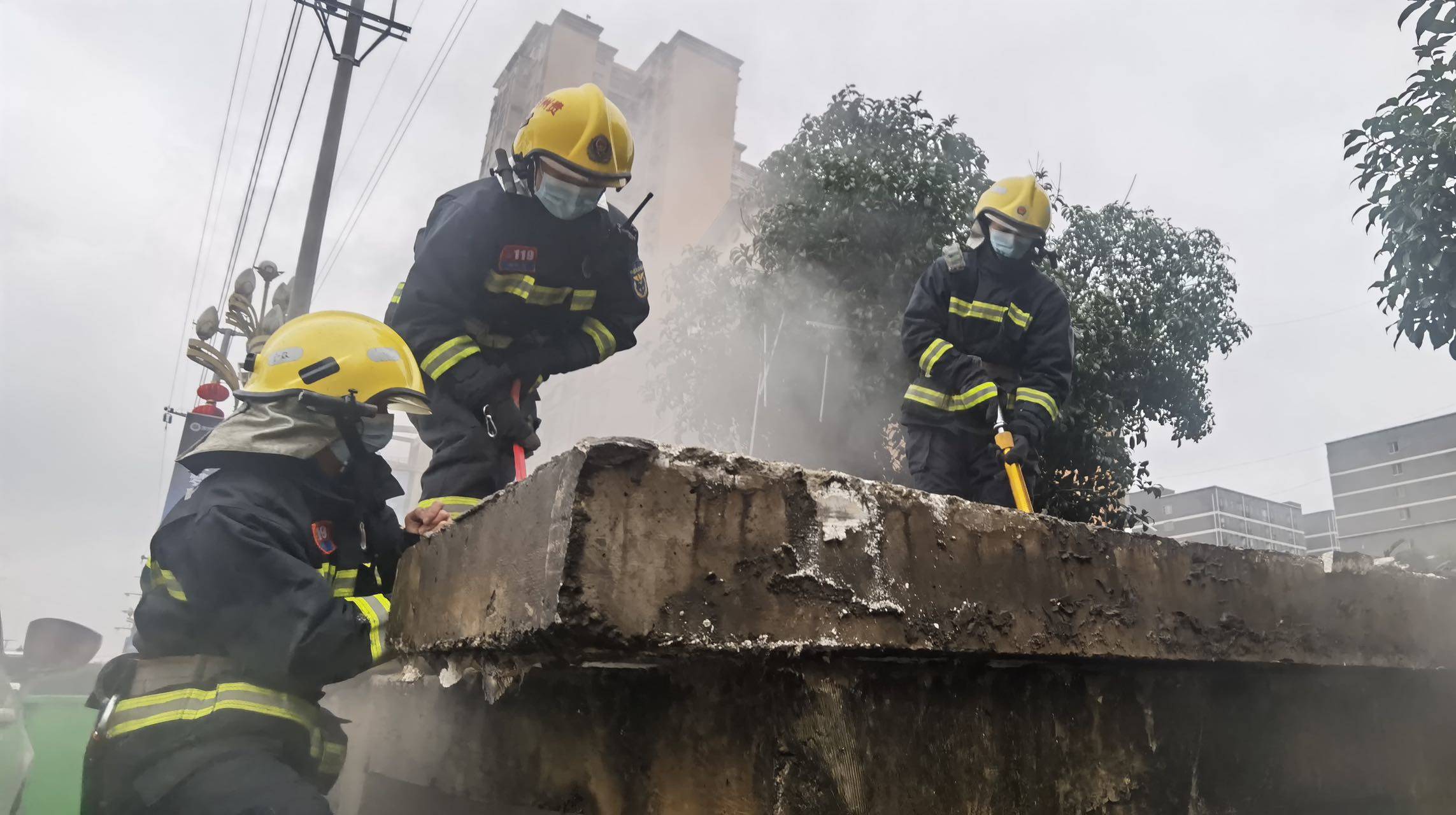 地下管道发生自燃 松桃消防及时处置