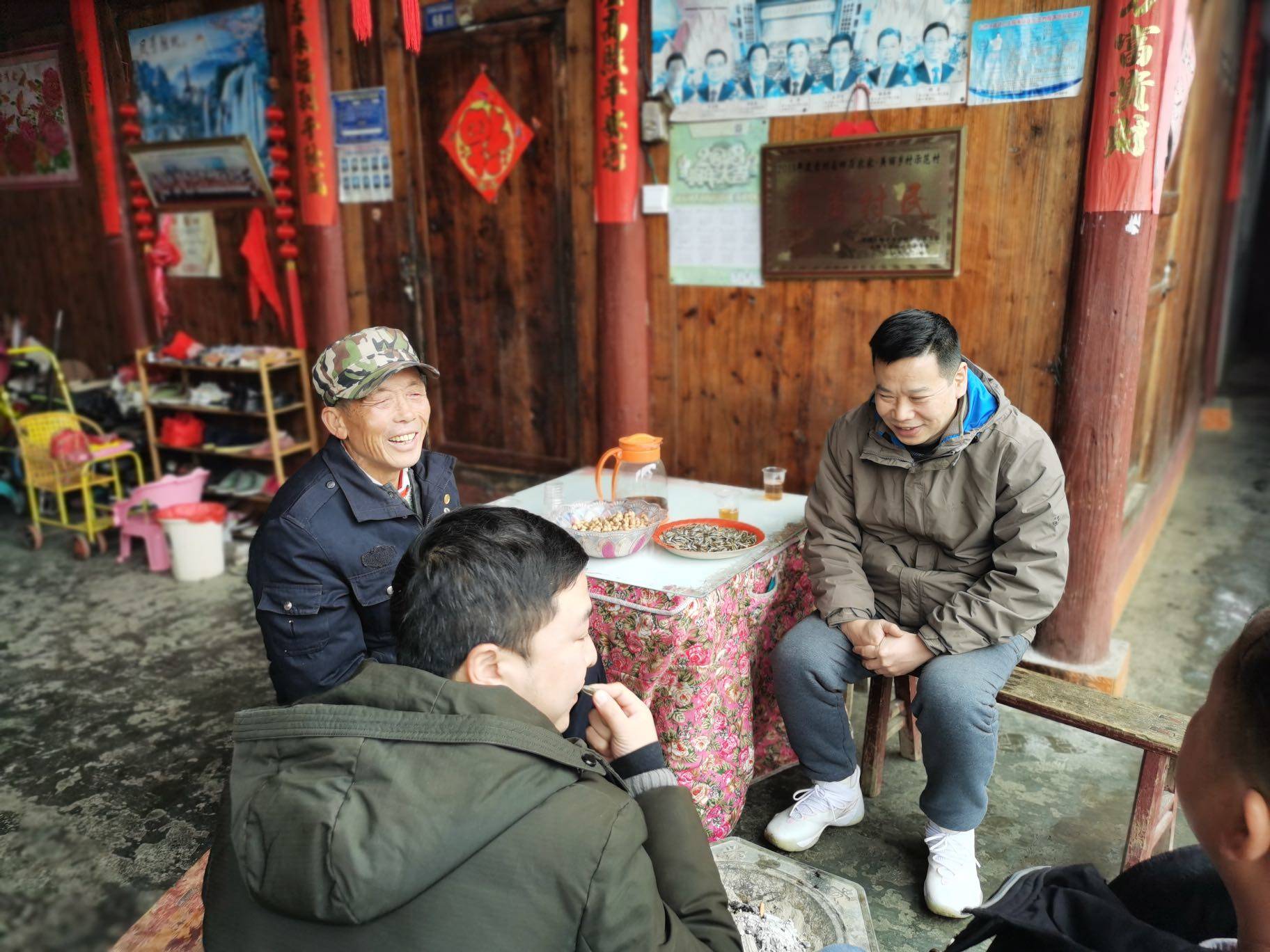 松桃集中开展道德模范身边好人慰问