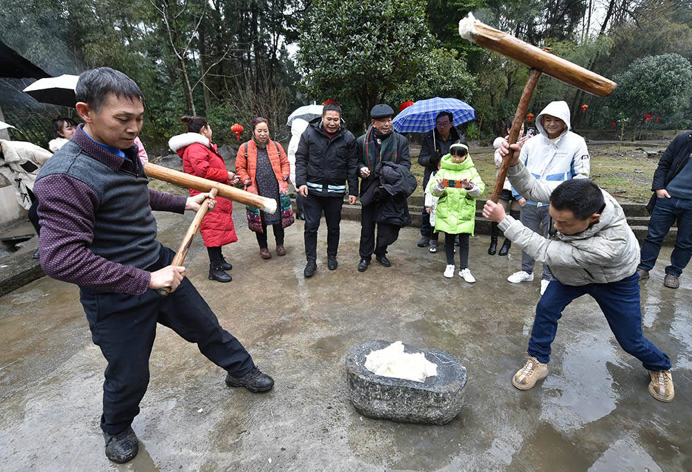 松桃：跳茶灯  烹美食  热热闹闹过小年