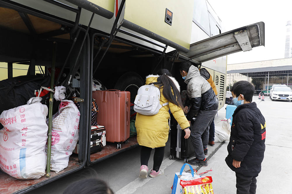 【新春走基层】松桃：脱贫劳动力返岗就业免费乘车