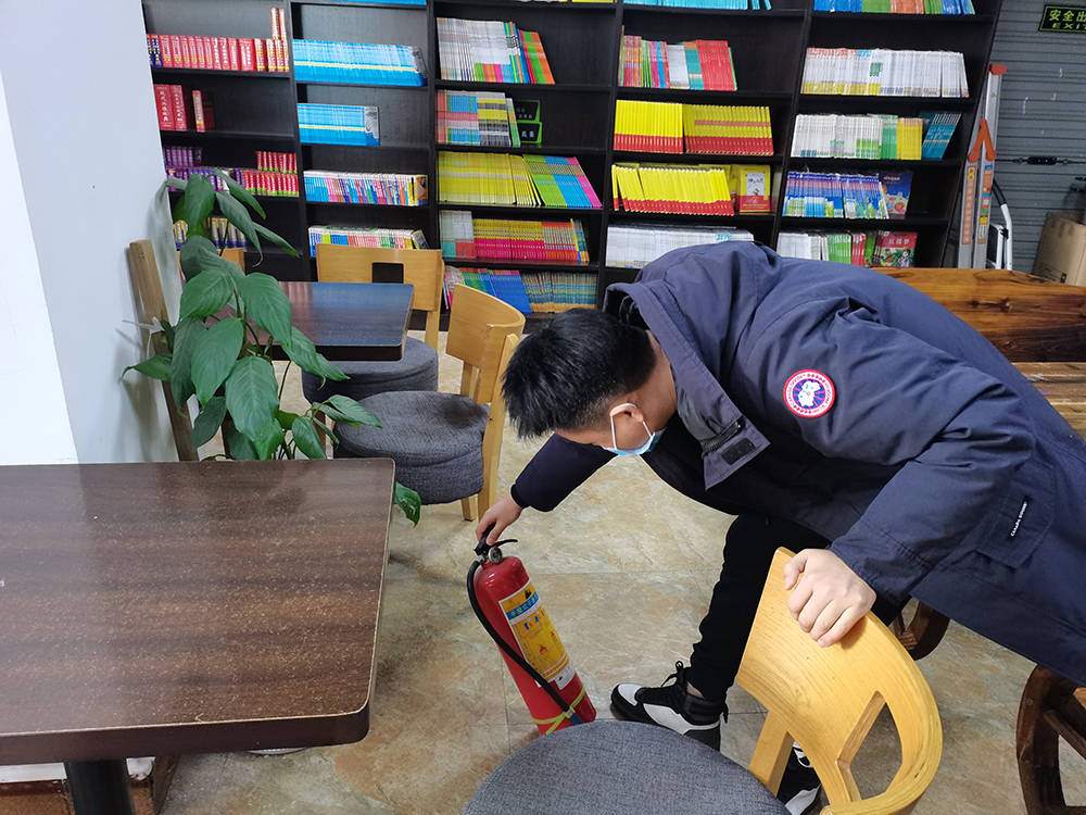 护航“开学季”——松桃多部门联合开展学校周边文化市场专项检查行动