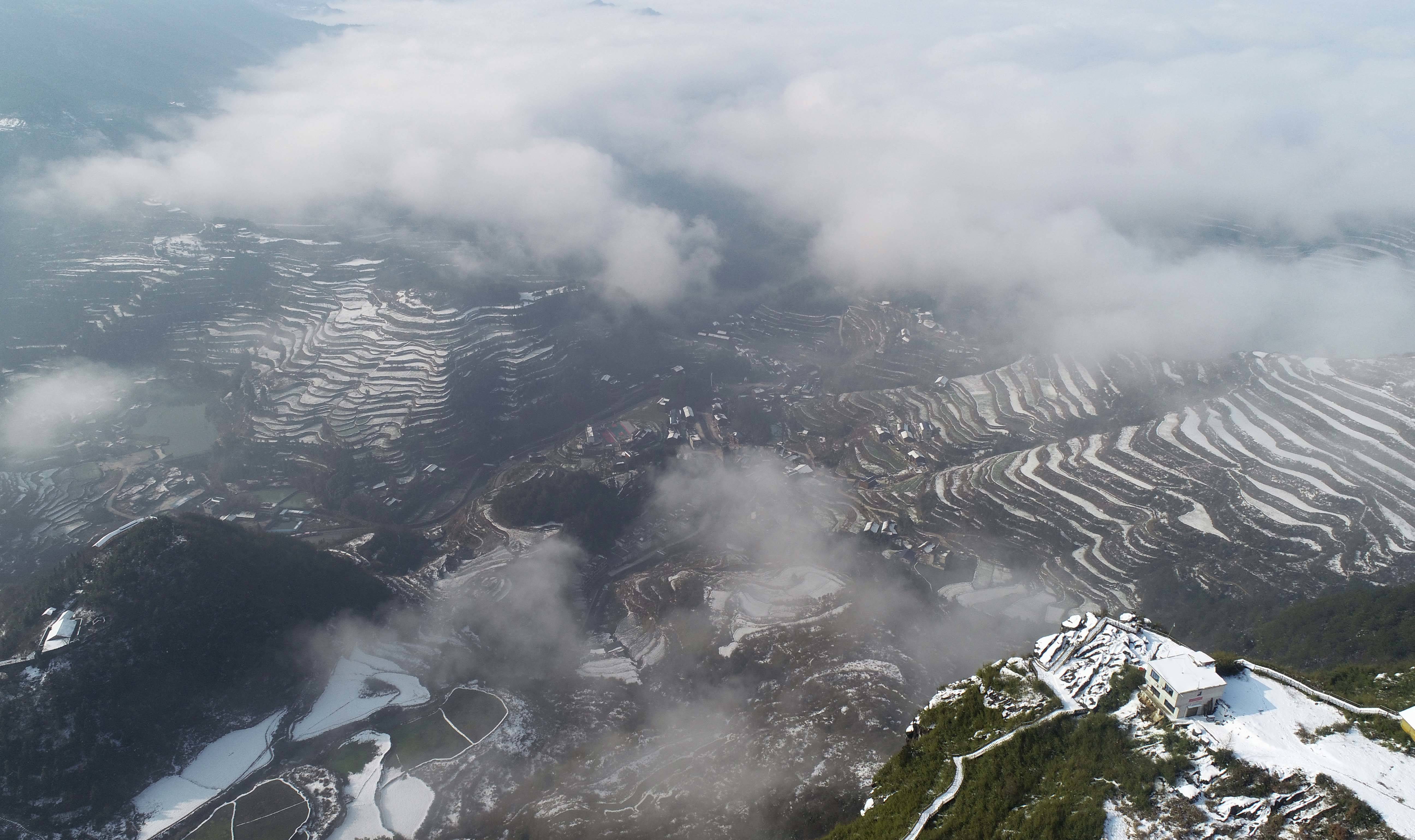 松桃：雪后梯田美景如画