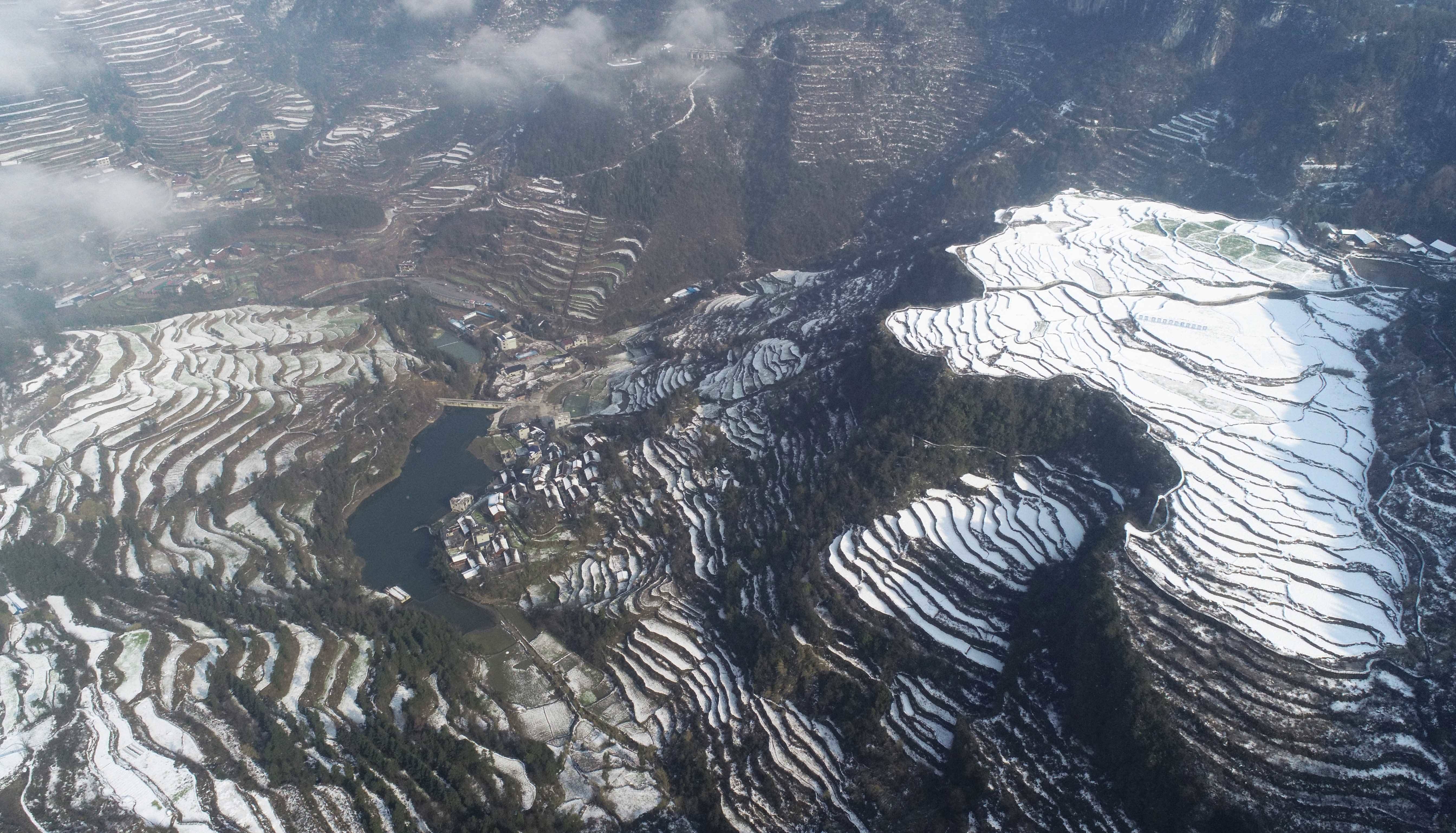 松桃：雪后梯田美景如画