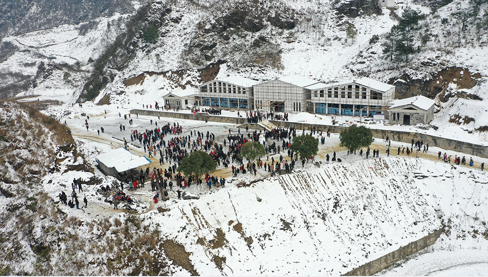 松桃：山地雪景惹人爱 滑雪、苗歌展心情