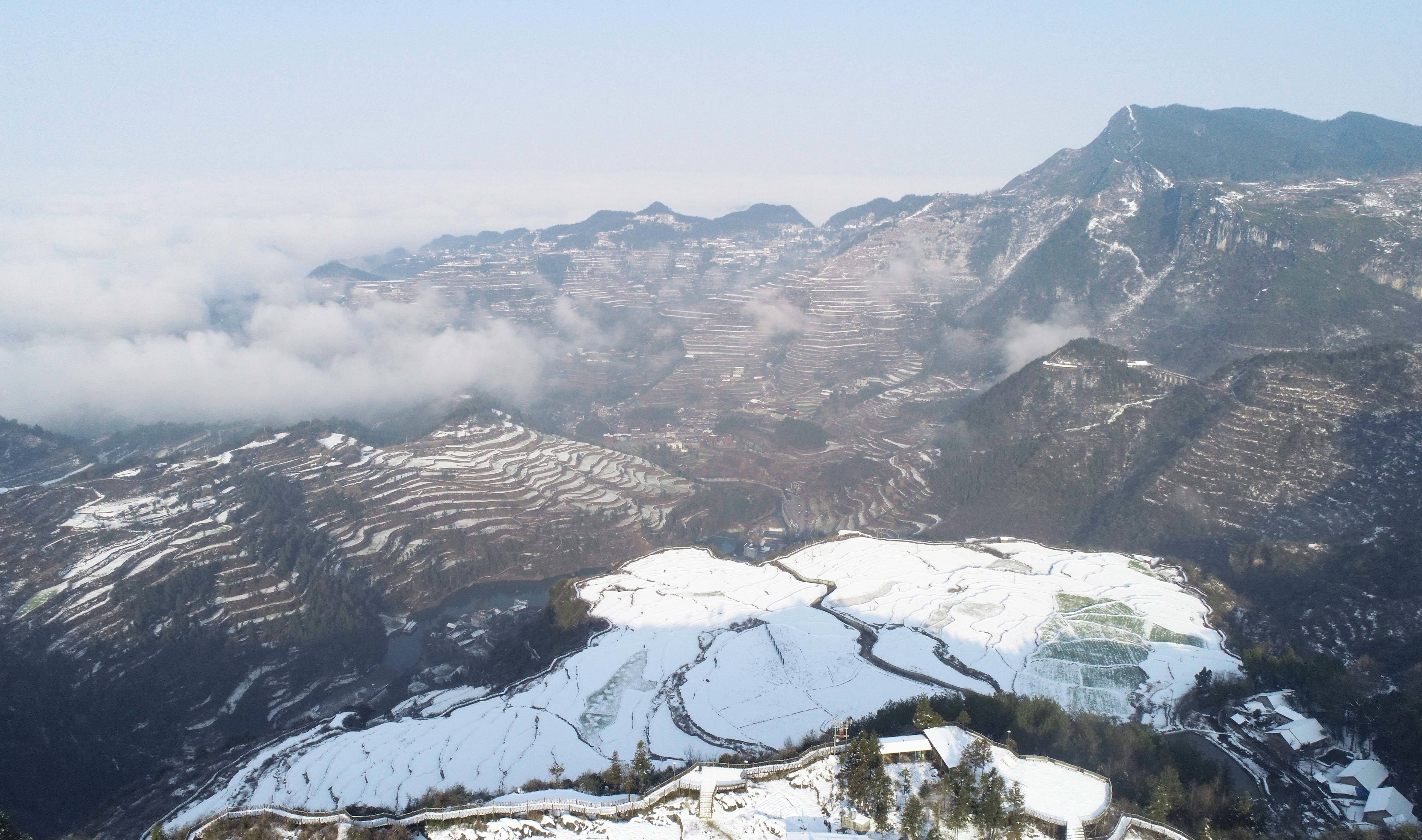 松桃：雪后梯田美景如画